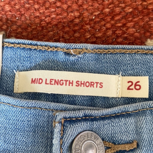 Levi’s mid length light blue shorts - Picture 4 of 5